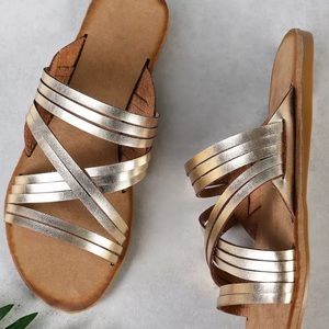 Women golden summer sandals, never worn 8.5W -9W